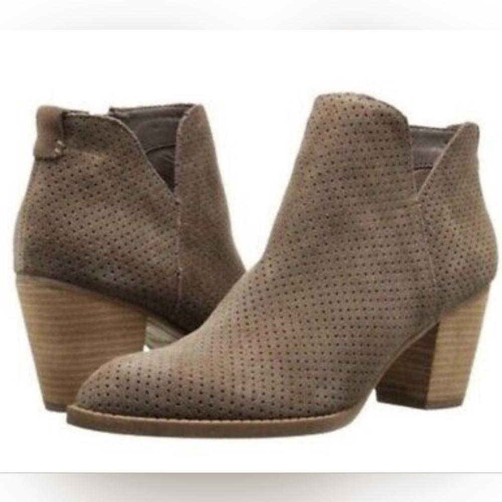 NWT Dolce Vita Perforated Taupe Suede Boot